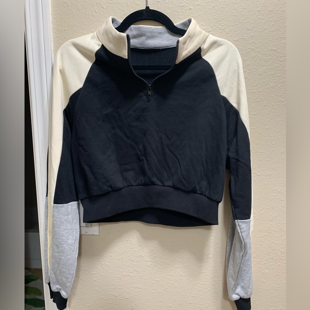 Cider 	
Terry Patchy Mandrian Collar Crop Sweatshirt